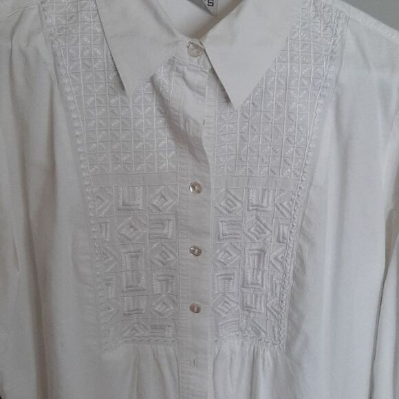 Chico's blouse  - Picture 1 of 4
